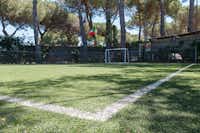 Camping Il Gabbiano Village - Fußballfeld im Grünen auf dem Campingplatz 