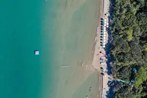 Gitavillage Il Gabbiano Camping Il Gabbiano Village - Luftaufnahme des Badestrandes am Campingplatz