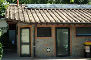 Camping Il Sergente - Sanitärgebäude vom Campingplatz
