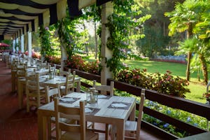 Camping Il Tridente - Restaurant mit Terrasse auf dem Campingplatz