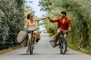 Yelloh! Village Ilbarritz - Camper beim Fahrradfahren