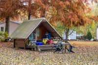 Camping Ile de Boulancourt  - Camper auf der Veranda vom Mobilheim auf dem Campingplatz