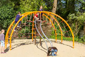 Camping Ile de Boulancourt - Kinder auf dem Spielplatz vom Campingplatz