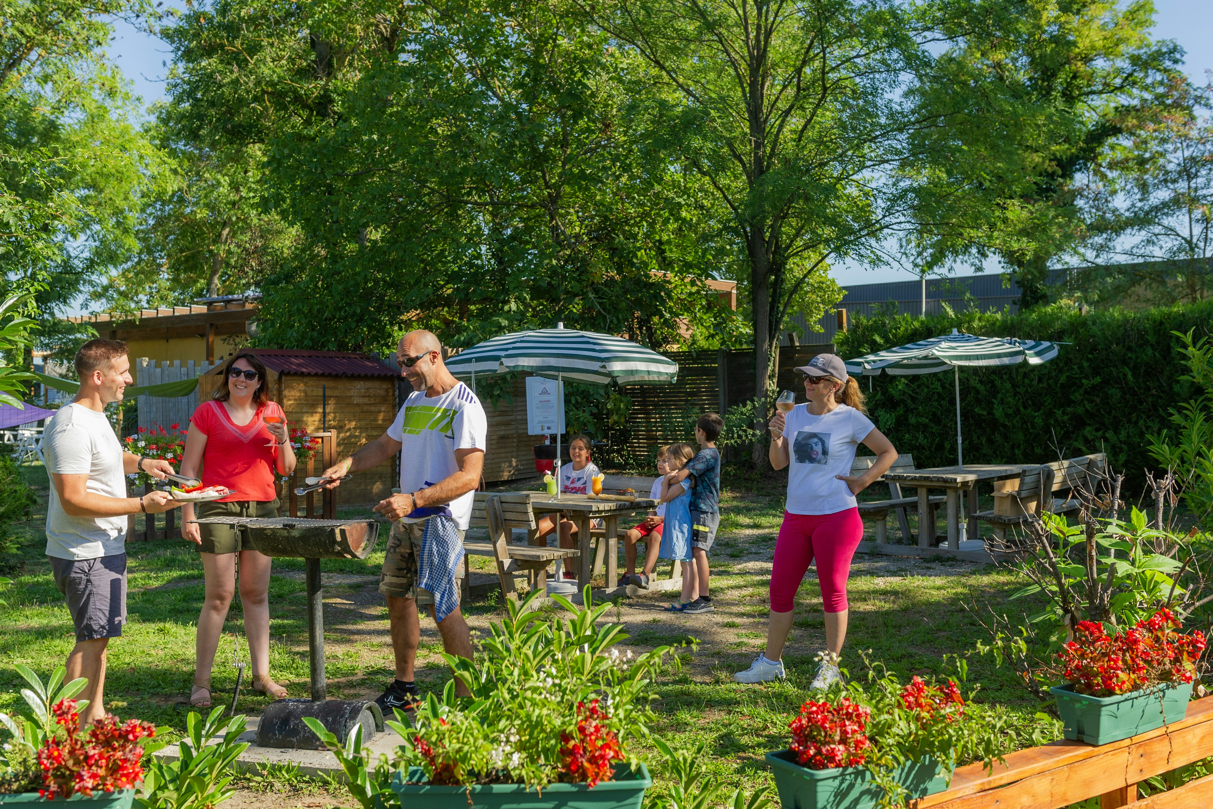 Camping Tohapi L´Île du Rhin  Camping Ile du Rhin - Grillen auf dem Campingplatz