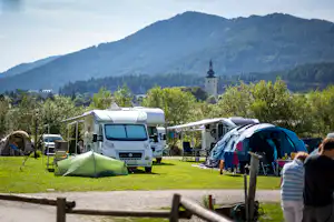 Camping Im Dörfl - Wohnwagen- und Zeltstellplatz auf Rasen
