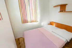 Camping Imperial - Schlafzimmer eines Mobilheims
