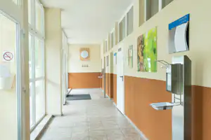 Camping In der Enz - Eingang des Sanitärgebäudes