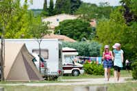 Camping Koawa Les Routes de Provence - Stellplätze im Grünen