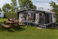 Camping Innerduyn - Wohnmobil- und  Wohnwagenstellplätze auf der Wiese