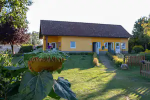 Camping-Insel Puchner Camping Puchner - Sanitärgebäude auf dem Campingplatz