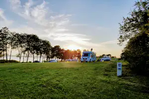 Camping Inter Nos - Stellplatz am See Jezioro Lubie auf dem Campingplatz