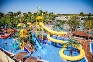 Camping Internacional La Marina La Marina Camping & Resort - - Wasserrutschen vom Pool auf dem Campingplatz