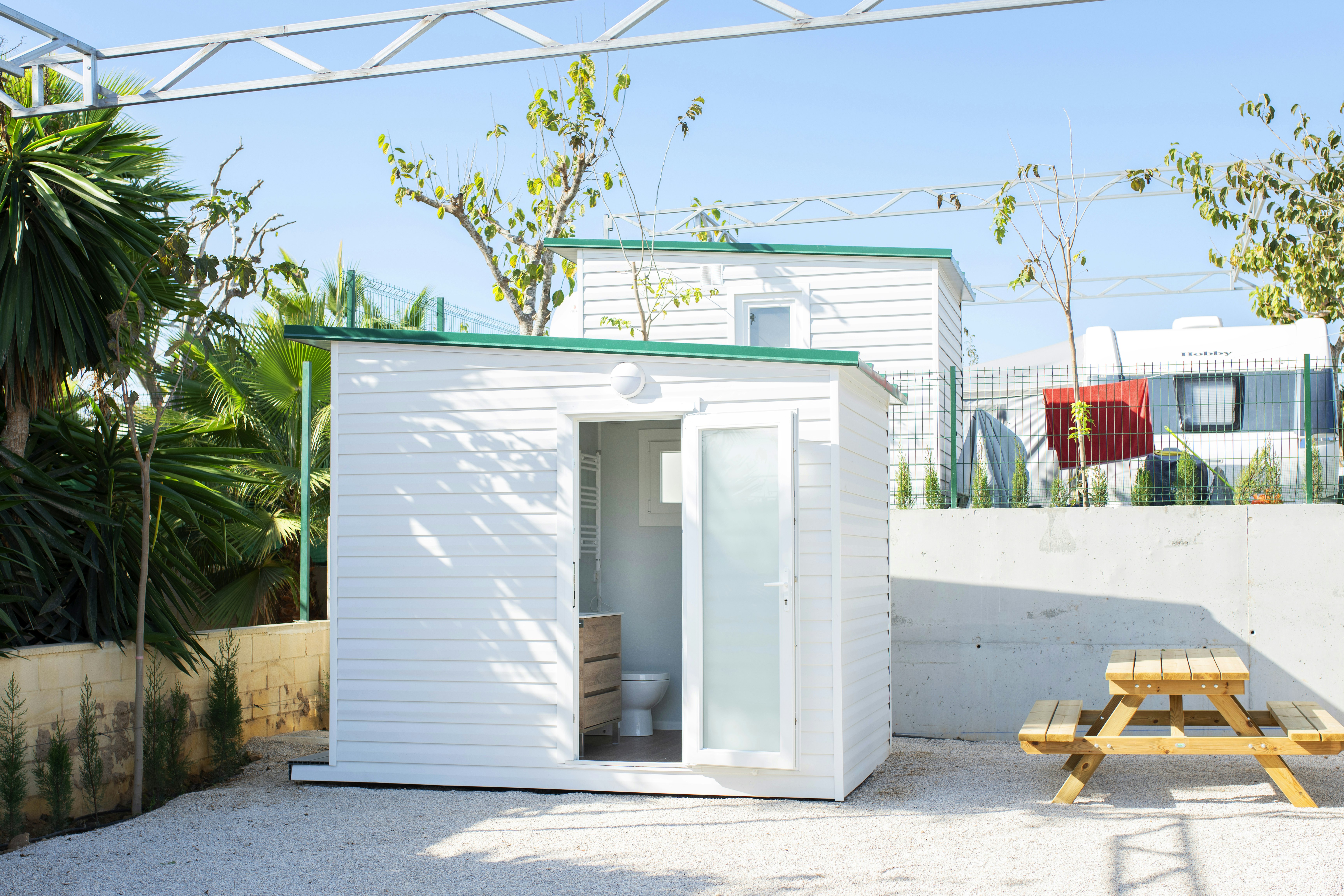 La Marina Camping & Resort - Standplatz mit Privatsanitär und Picknicktisch