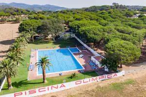 Camping Internacional Palamós - Luftaufnahme vom Pool auf dem Campingplatz