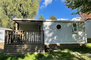 Flower Camping International de Jablines - Mietunterkunft mit kleiner Terrasse