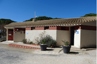Camping International Du Roussillon - Außenansicht des Sanitärgebäudes