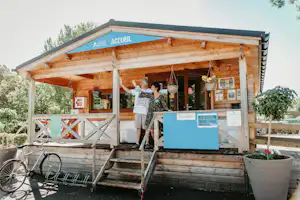 Camping International du Sierroz - Rezeption des Campingplatzes