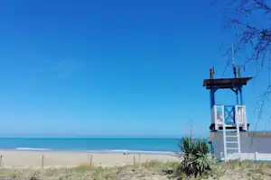 Camping International Torre Cerrano - Der Strand des Mittelmeeres in der Nähe des Campingplatzes