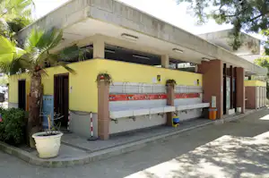 Camping International Torre Cerrano - das Sanitärgebäude des Campingplatzes