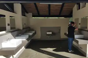 Camping International Touring - Sanitärbereich auf dem Campingplatz