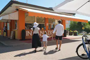 Camping Village Internazionale - Eingang und Rezeption des Campingplatzes