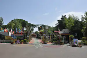 Camping Internazionale - Einfahrt vom Campingplatz