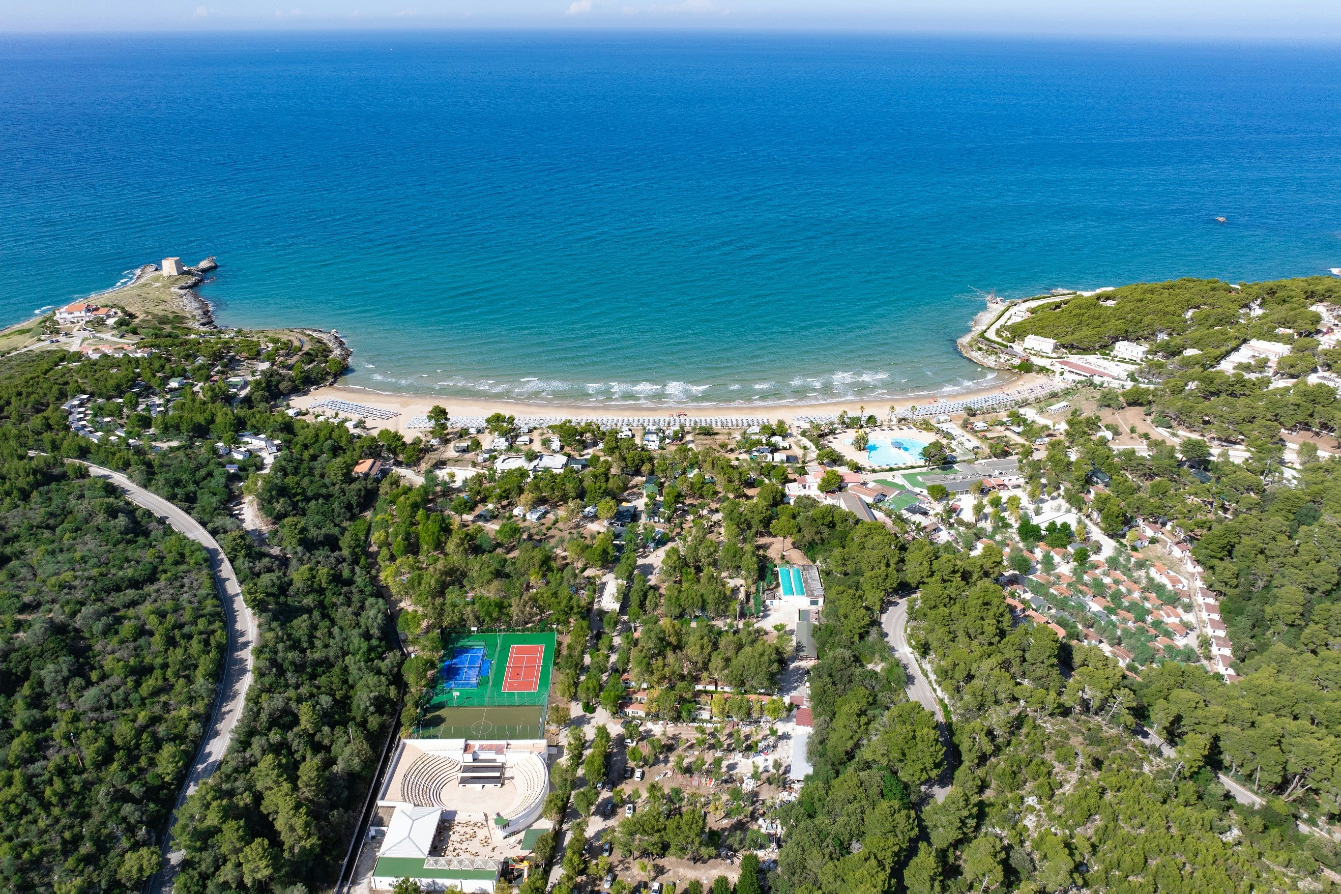 Camping Internazionale Manacore  - Luftaufnahme des Campingplatzes am Meer