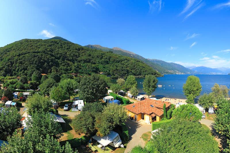 Camping Internazionale Paradis - Luftaufnahme auf den Campingplatz und den Lago Maggiore