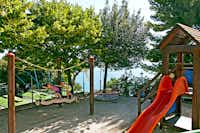 Camping Internazionale - Kinderspielplatz mit Kletterburg und Rutsche