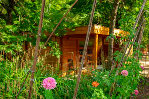 Camping Isis en Cévennes - Mobilheim mit Terrasse auf dem Campingplatz