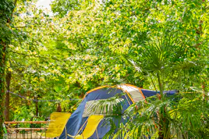 Camping Isis en Cévennes - Zeltplatz im Grünen auf dem Campingplatz