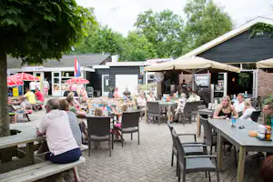 Camping It Wiid - Restaurant Terrasse auf dem Campingplatz