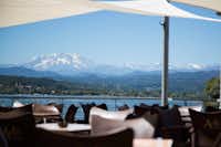 Camping Italia Lido  -  Restaurant mit Blick auf die Berge