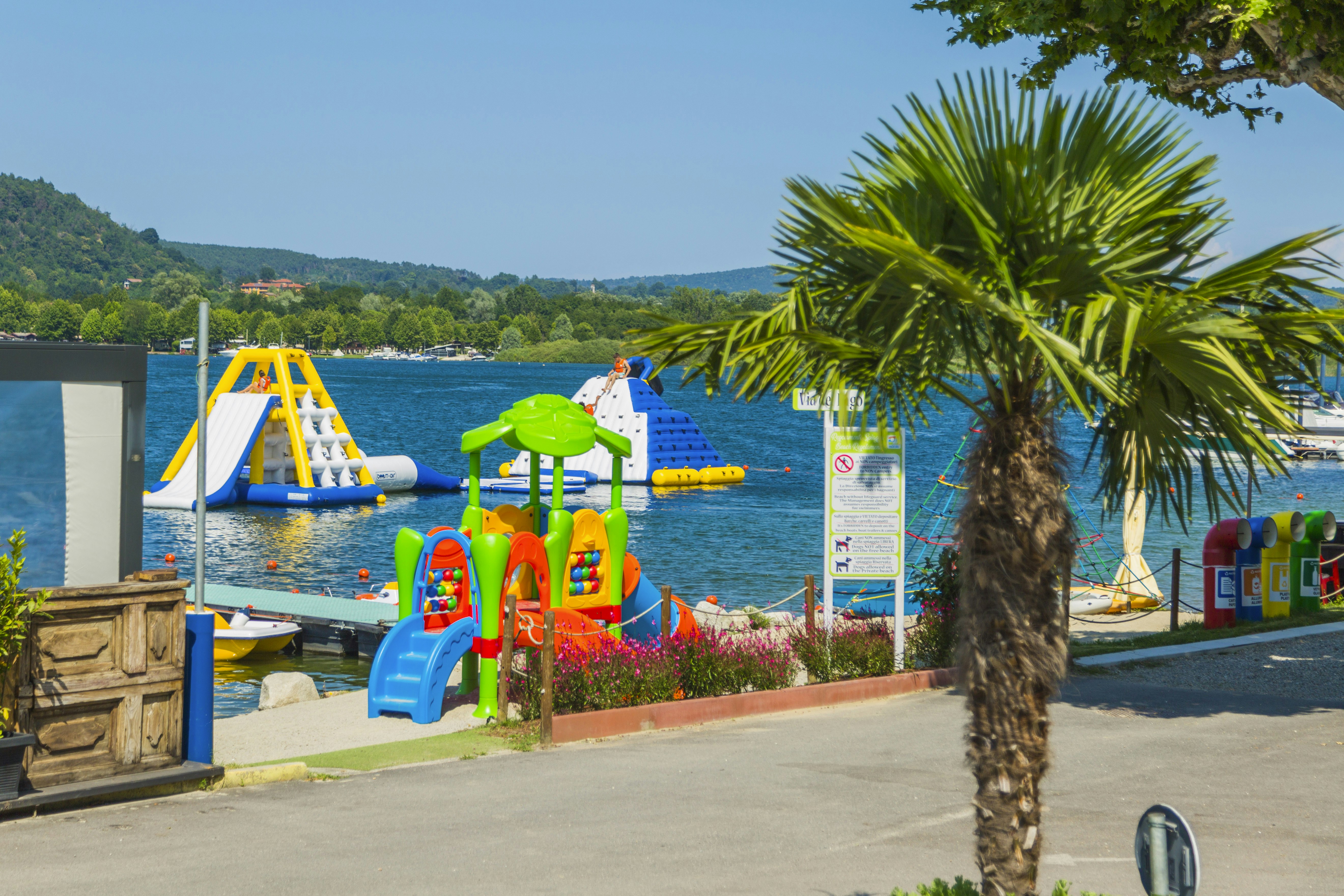 Camping Italia Lido - Blick auf den Strand mit Kinderspielmöglichkeiten