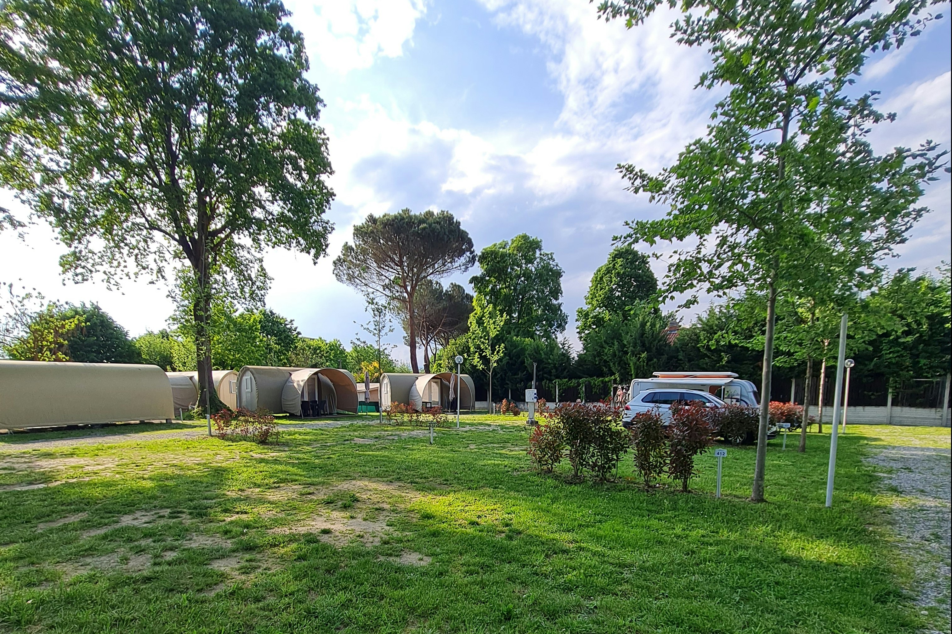 Camping Italia Lido - Wohnmobil- und Wohnwagenstandplätze auf der Wiese