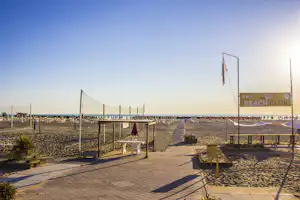International Italia Camping Village Camping Italia - Badestrand mit Beachvolleyballfeld