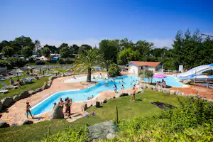 Camping Itsas-Mendi - Pool im Freien mit Wasserrutschen