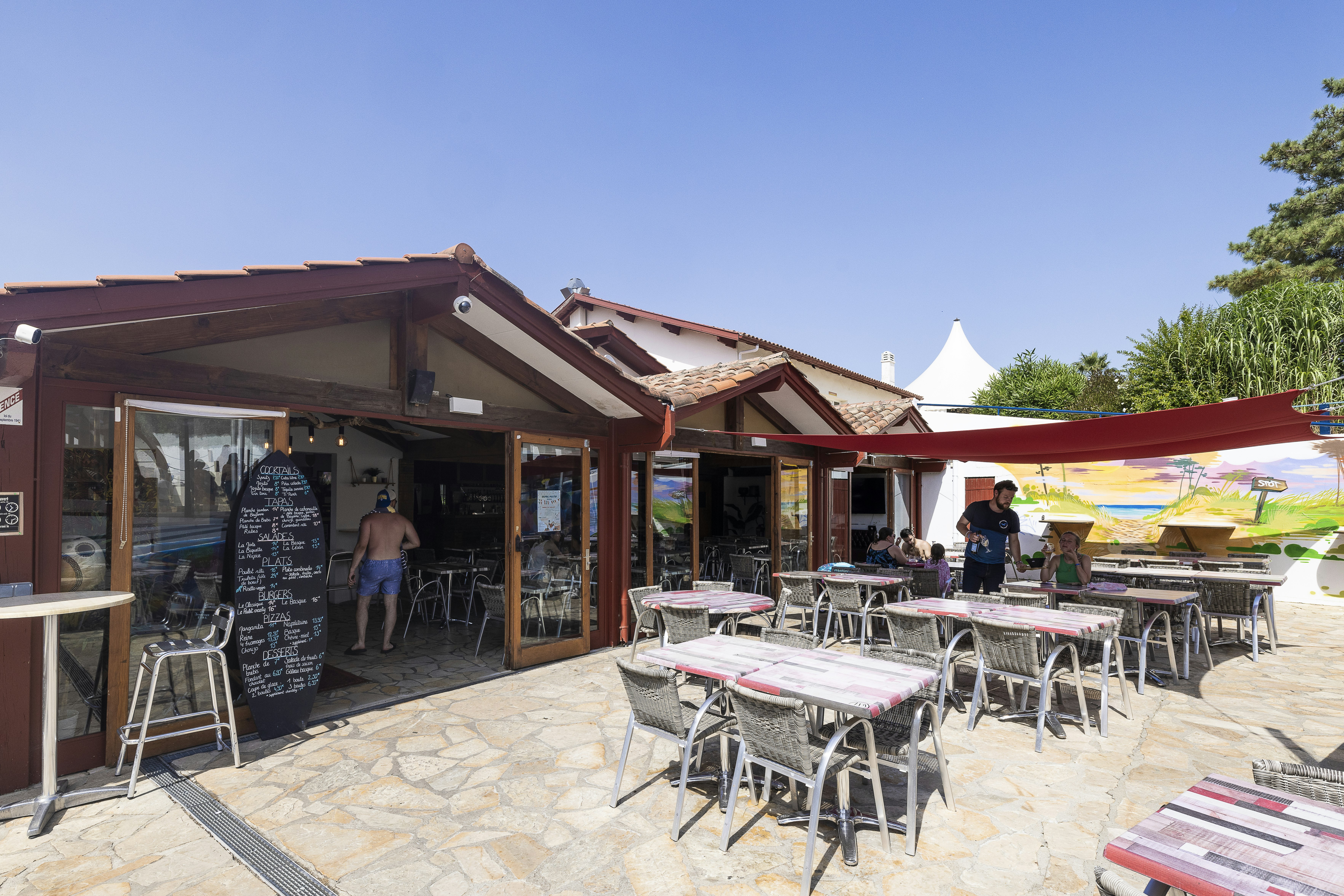 Camping Itsas-Mendi  - Restaurant mit Terrasse auf dem Campingplatz