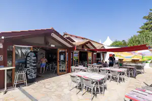 Camping Itsas-Mendi - Restaurant mit Terrasse auf dem Campingplatz