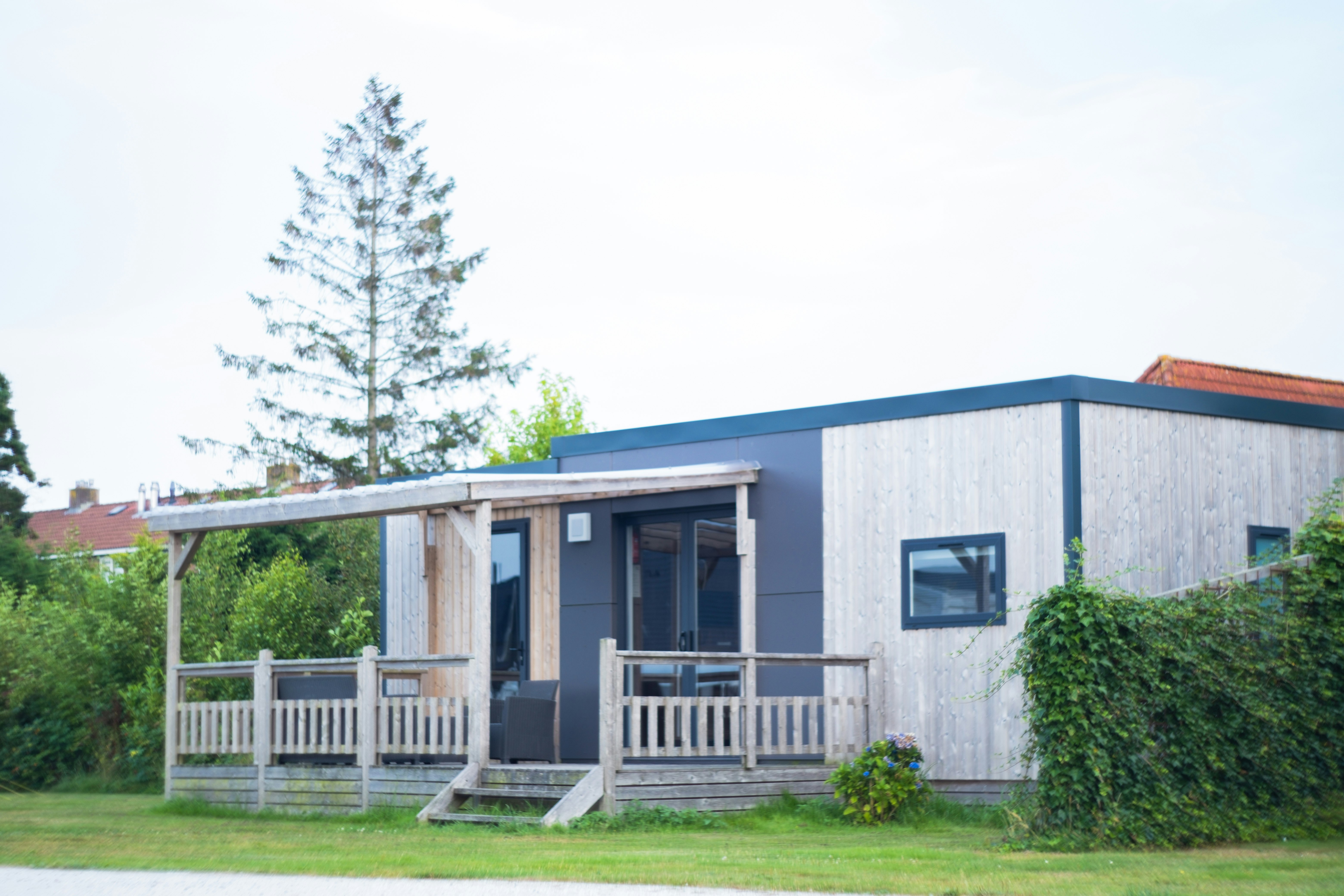 Natuurlijk de Veenhoop - Mobilheim mit überdachter Terrasse auf dem Campingplatz