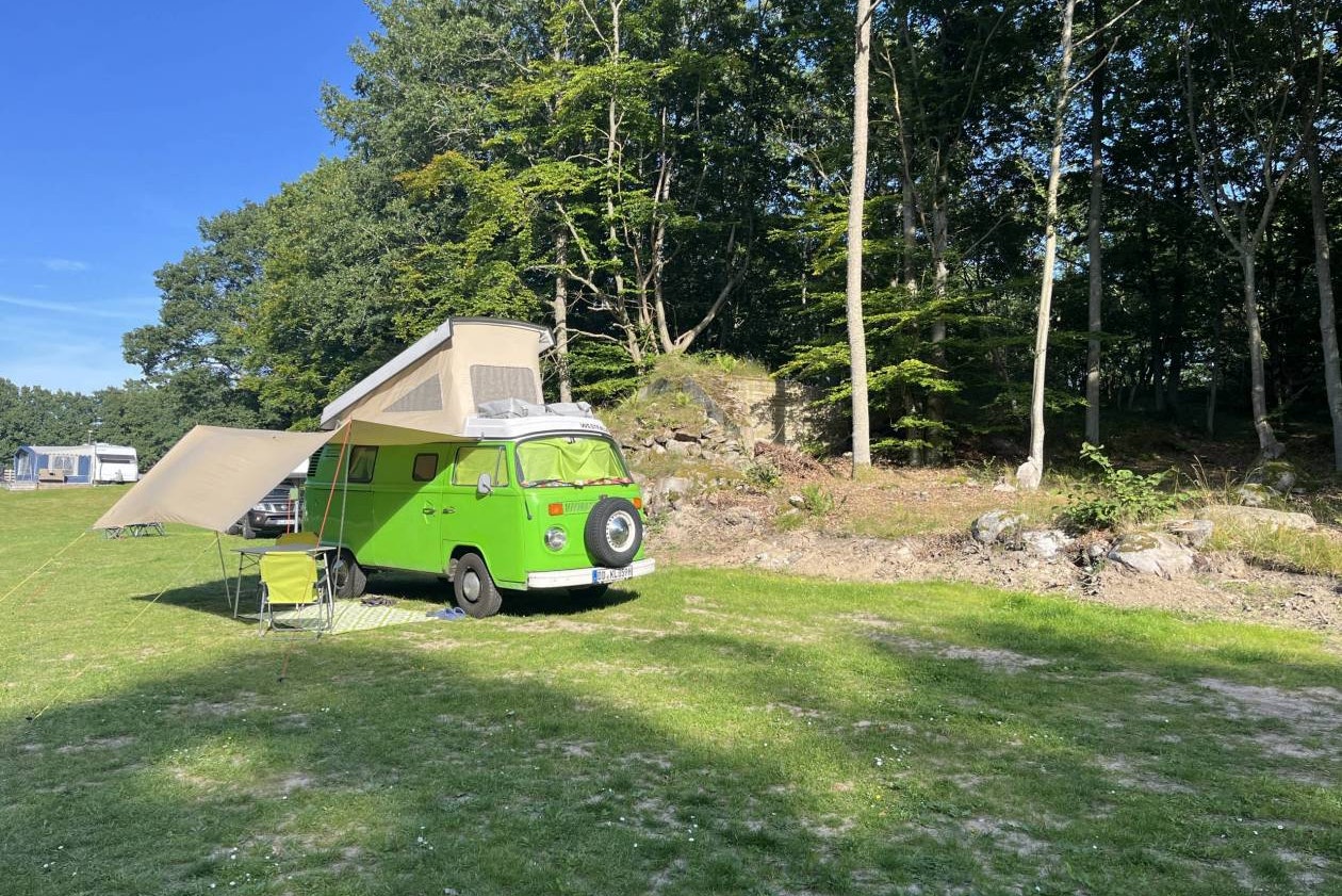 Järnaviks Camping  Camping Järnaviks - Standplätze im Grünen auf dem Campingplatz