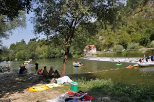 Camping Jankovic Stari pod - Blick auf die Badestelle am Fluss