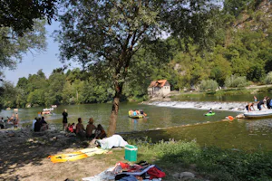 Camping Jankovic Stari pod - Blick auf die Badestelle am Fluss