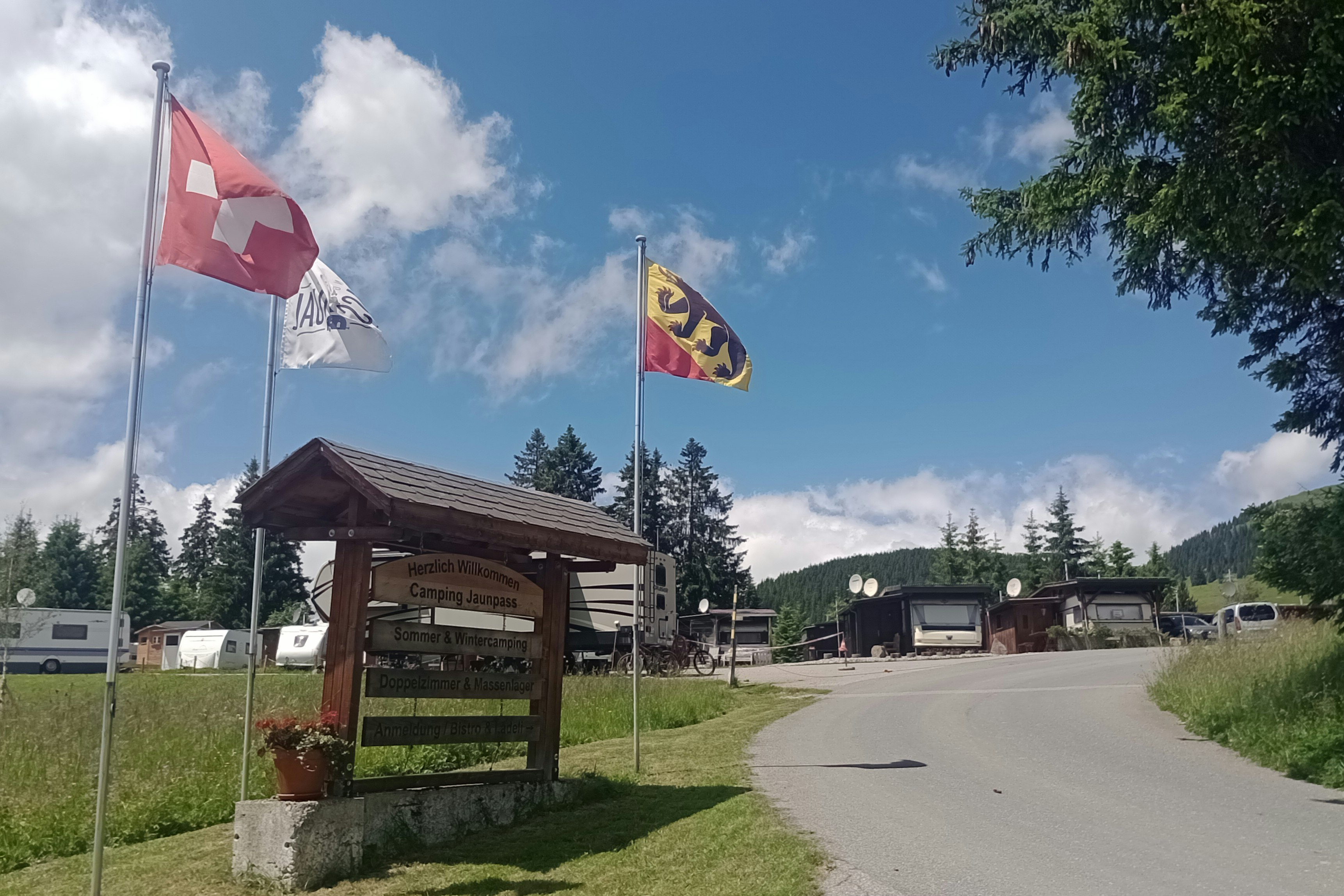 Camping Jaunpass - Eingang des Campingplatzes