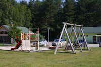 Camping Jeni - Spielplatz auf dem Campinggelände mit Schaukeln und Klettergerüst