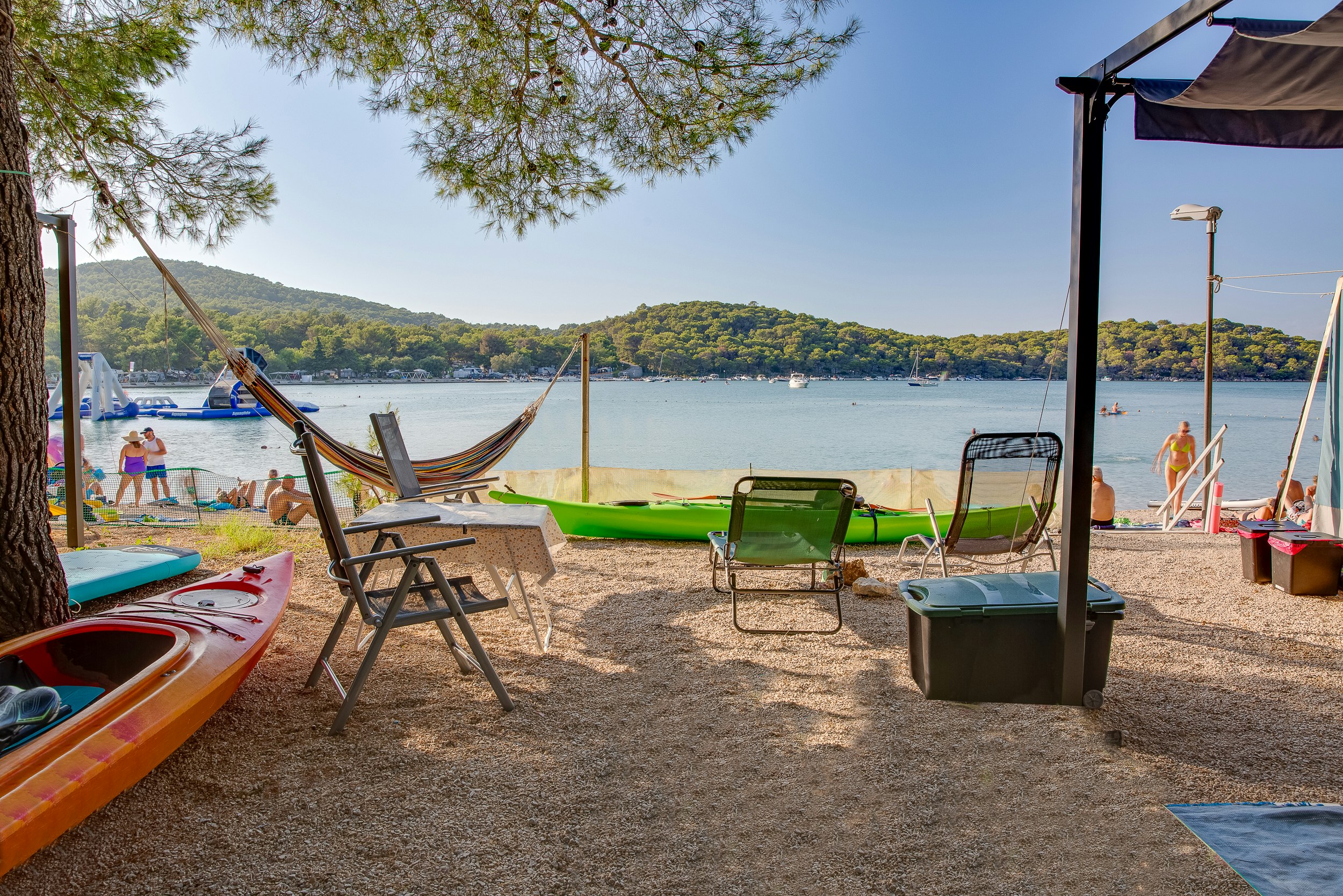 Camping Jezera Lovišća - Standplätze am Wasser