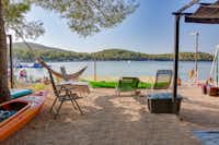 Camping Jezera Lovišća - Standplätze am Wasser