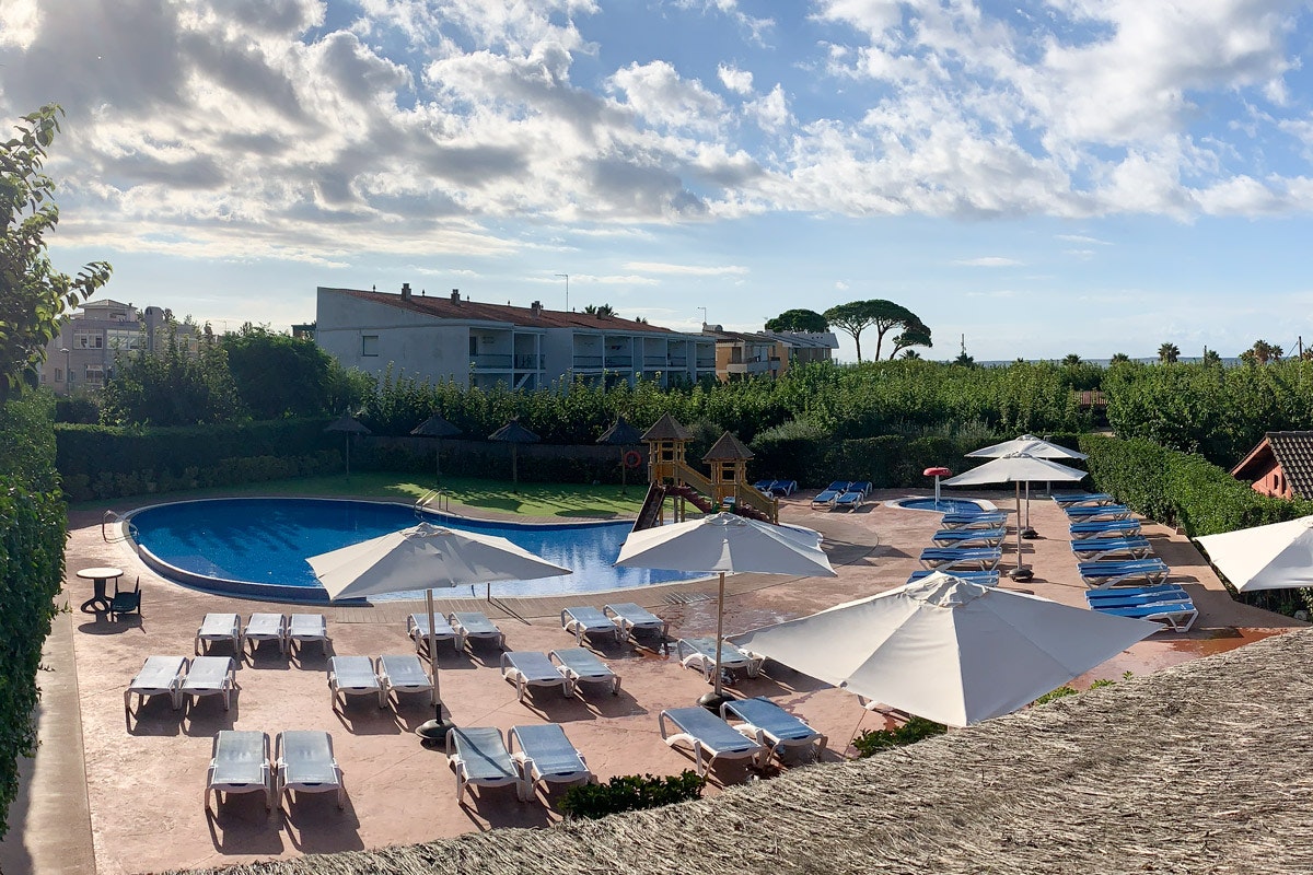 Camping Joan - Poollandschaft mit Sonnenbereich