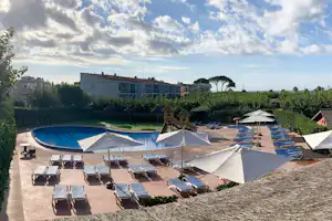 Camping Joan - Poollandschaft mit Sonnenbereich