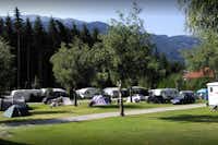 Camping Judenstein  -  Stellplatz vom Campingplatz im Grünen mit Blick auf die Berge